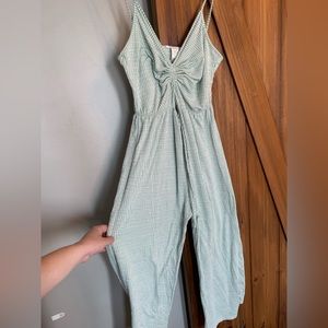 Brand new with out tags - adorable key hole jump suit